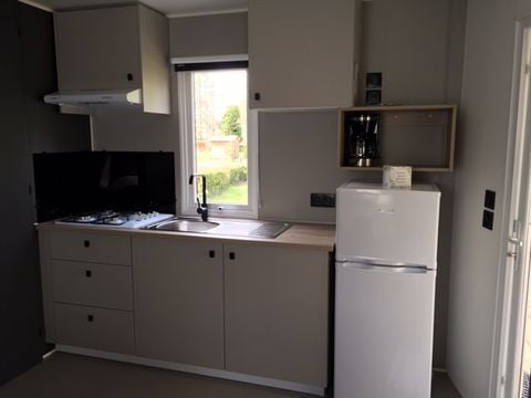 MOBILHOME 4 personnes -  Mobil-home confort 24 m2 (2 ch-4 pers) + TV + terrasse 4 pers