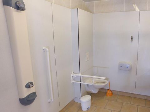 Emplacement - Forfait Confort : 1 voiture -1 tente, caravane ou camping-car + électricité 8A