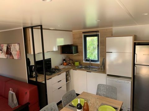 MOBILHOME 6 personnes - exclusif, climatisé, wifi, 3 chambres, 2 salles de bain, 6 personnes.