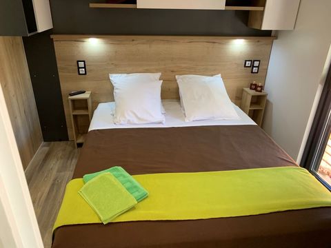 MOBILHOME 6 personnes - exclusif, climatisé, wifi, 3 chambres, 2 salles de bain, 6 personnes.