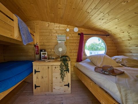 HÉBERGEMENT INSOLITE 2 personnes - Tonneau Hobbit - 1 Chambre