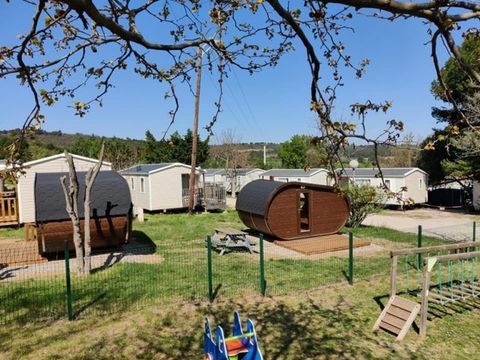HÉBERGEMENT INSOLITE 2 personnes - Tonneau Hobbit - 1 Chambre