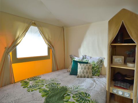 Bungalow toilé 5 personnes - n°6 bis Lodge 31 m² sanitaire privatif (Toilettes + Vaisselle)