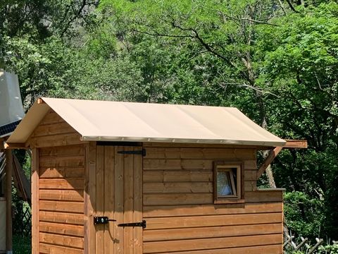 Bungalow 4 personnes - Toile et bois n°7 Ecureuil 29 m² semi confort