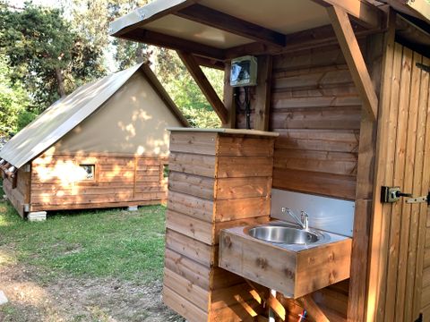 Bungalow 4 personnes - Toile et bois n°7 Ecureuil 29 m² semi confort