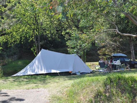 Emplacement - Emplacement de camping (Tente + voiture ou Caravane ou Camping Car)