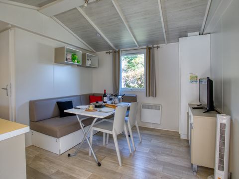 MOBILHOME 4 personnes - Mobil-home Confort 30m² (2 chambres) - terrasse couverte 13m² + TV 4 pers.
