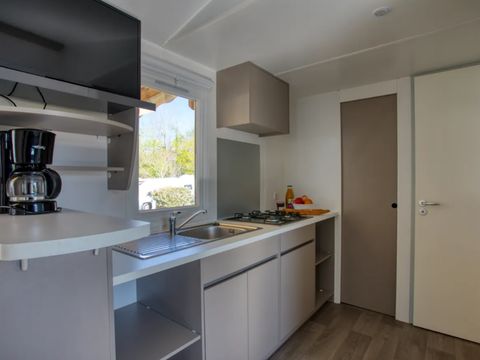 MOBILHOME 4 personnes - Confort 26m² (2 chambres) - terrasse couverte + TV 4 pers.