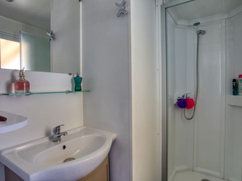 MOBILHOME 4 personnes - Confort 26m² (2 chambres) - terrasse couverte + TV 4 pers.