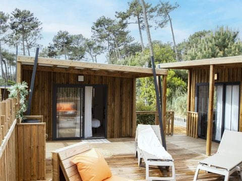 MOBILHOME 2 personnes - NEW//Homeflower Premium 18m² - 1 chambre + Terrasse semi-couverte + LV + TV + Draps + Clim -