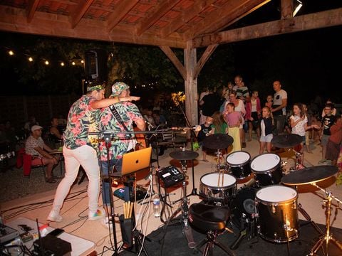 Flower Camping La Sagne  - Camping Dordoña