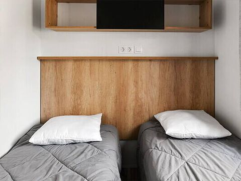 MOBILHOME 4 personnes - Mobil-home | Premium | 2 Ch. | 4 Pers. | Terrasse surélevée | 2 SDB | Clim. | TV