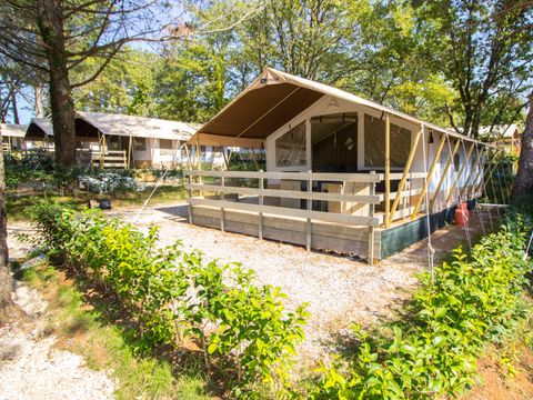 Tente en toile et en bois 5 personnes - Valkanela - Tente safari + sanitaires