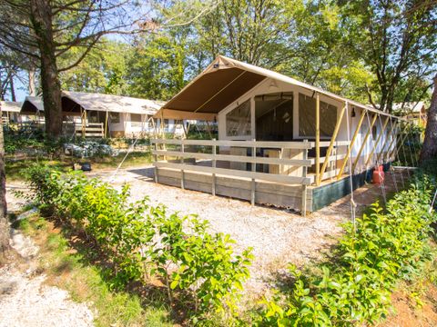 TENTE TOILE ET BOIS 5 personnes - Valkanela - Tente safari + sanitaires