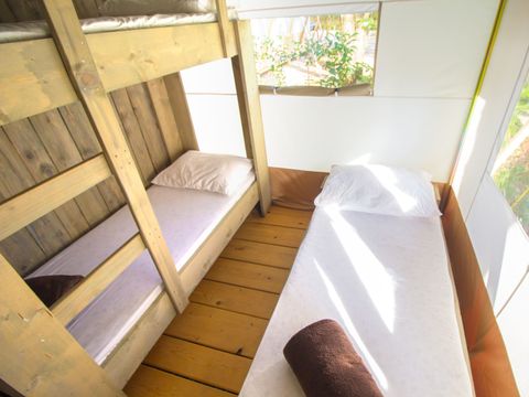 Tente en toile et en bois 5 personnes - Valkanela - Tente safari + sanitaires