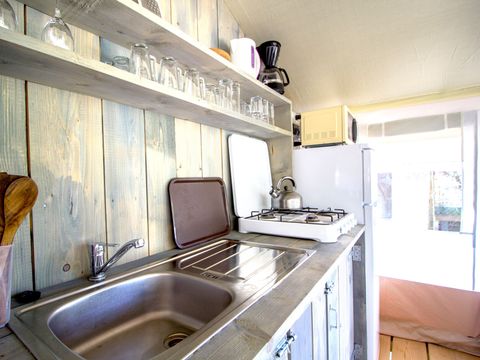 Tente en toile et en bois 5 personnes - Valkanela - Tente safari + sanitaires