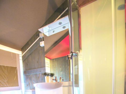 Tente en toile et en bois 5 personnes - Valkanela - Tente safari + sanitaires
