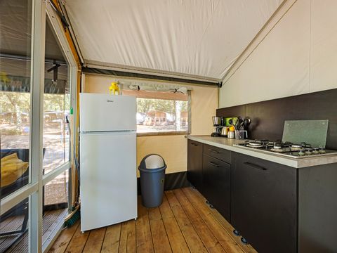 Tente en toile et en bois 5 personnes - Valkanela - Tente Safari Bella Vista + sanitaires + air conditionné (8P)