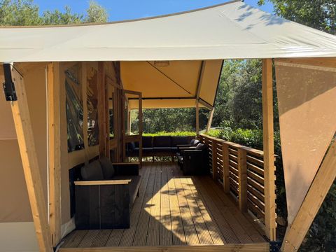 Tente en toile et en bois 5 personnes - Valkanela - Tente Safari Bella Vista + sanitaires + air conditionné (8P)