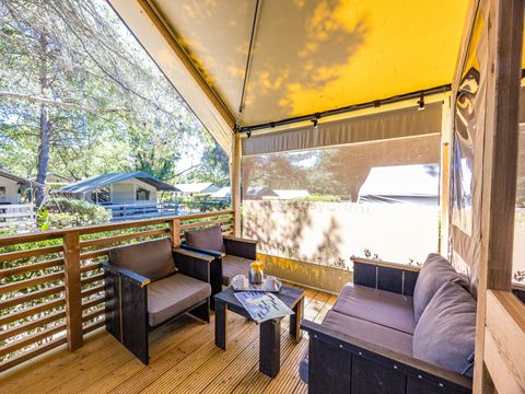 Tente en toile et en bois 5 personnes - Valkanela - Tente Safari Bella Vista + sanitaires + air conditionné (8P)