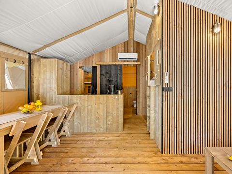 Tente en toile et en bois 5 personnes - Valkanela - Tente Safari Bella Vista + sanitaires + air conditionné (8P)