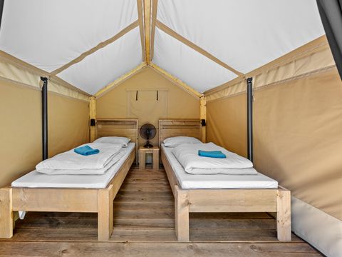 Tente en toile et en bois 5 personnes - Valkanela - Tente Safari Bella Vista + sanitaires + air conditionné (8P)