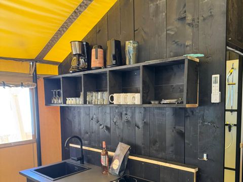 Tente en toile et en bois 5 personnes - Valkanela - Tente Safari Bella Vista + sanitaires + air conditionné (8P)