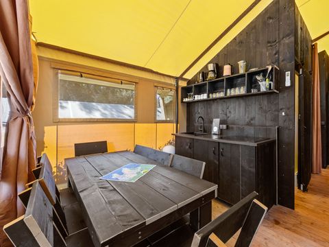 Tente en toile et en bois 5 personnes - Valkanela - Tente Safari Bella Vista + sanitaires + air conditionné (8P)