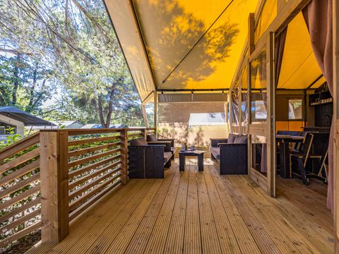Tente en toile et en bois 5 personnes - Valkanela - Tente Safari Bella Vista + sanitaires + air conditionné (8P)