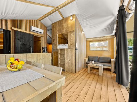 Tente en toile et en bois 5 personnes - Valkanela - Tente Safari Bella Vista + sanitaires + air conditionné (8P)