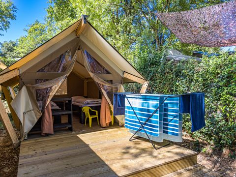 Tente en toile et en bois 5 personnes - Valkanela - Tente Safari Bella Vista + sanitaires + air conditionné (8P)