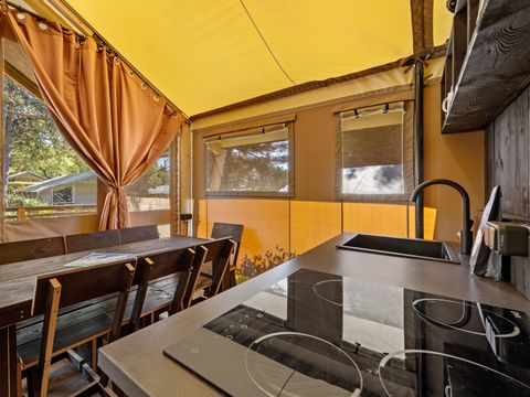 Tente en toile et en bois 5 personnes - Valkanela - Tente Safari Bella Vista + sanitaires + air conditionné (8P)