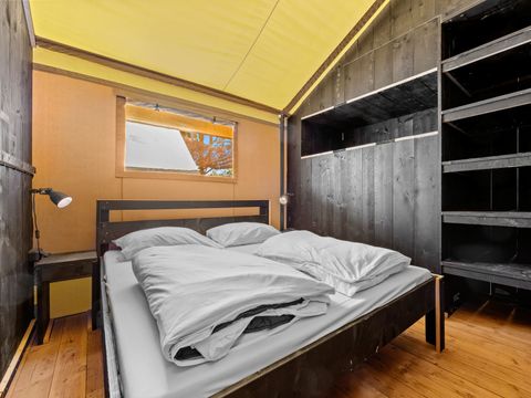 Tente en toile et en bois 5 personnes - Valkanela - Tente Safari Bella Vista + sanitaires + air conditionné (8P)
