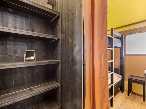 Tente en toile et en bois 5 personnes - Valkanela - Tente Safari Bella Vista + sanitaires + air conditionné (8P)