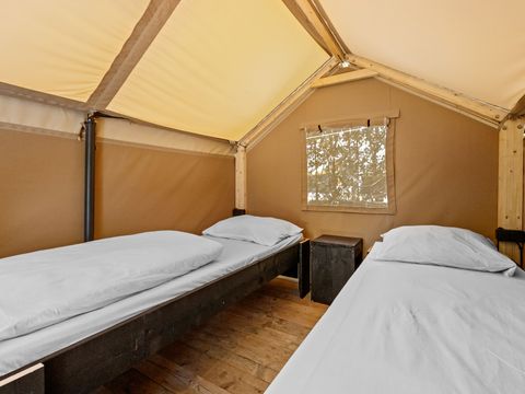 Tente en toile et en bois 5 personnes - Valkanela - Tente Safari Bella Vista + sanitaires + air conditionné (8P)