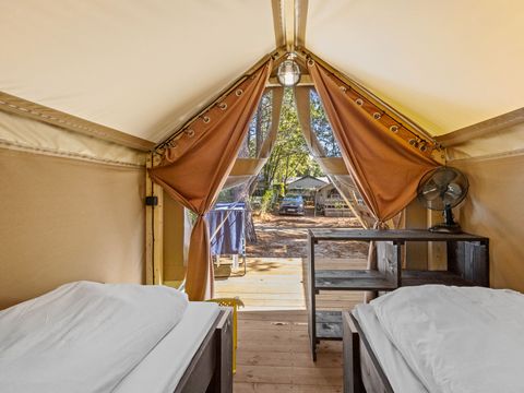 Tente en toile et en bois 5 personnes - Valkanela - Tente Safari Bella Vista + sanitaires + air conditionné (8P)