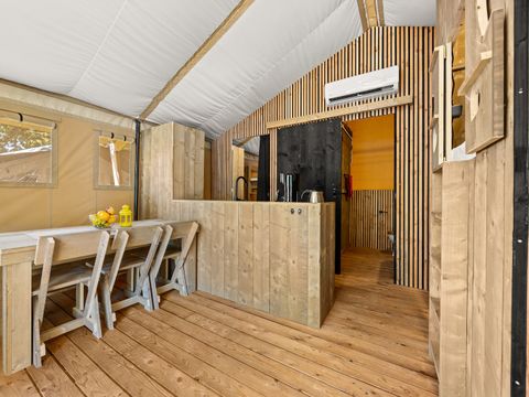 Tente en toile et en bois 5 personnes - Valkanela - Tente Safari Bella Vista + sanitaires + air conditionné (8P)