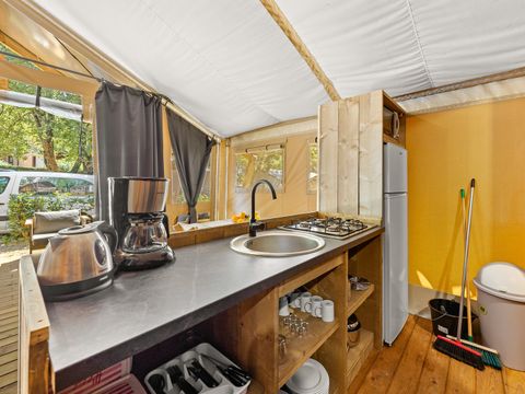 Tente en toile et en bois 5 personnes - Valkanela - Tente Safari Bella Vista + sanitaires + air conditionné (8P)