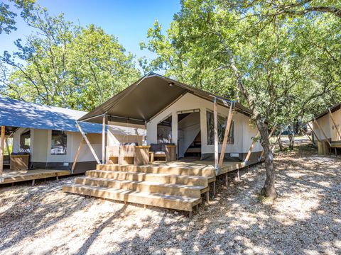 Tente en toile et en bois 5 personnes - Valkanela - Tente Safari Bella Vista + sanitaires + air conditionné (8P)