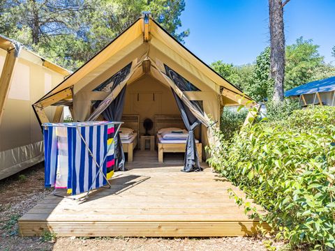 Tente en toile et en bois 5 personnes - Valkanela - Tente Safari Bella Vista + sanitaires + air conditionné (8P)