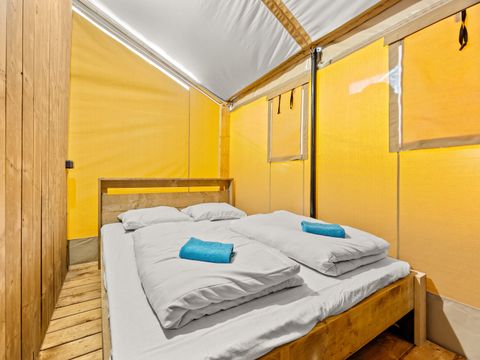 Tente en toile et en bois 5 personnes - Valkanela - Tente Safari Bella Vista + sanitaires + air conditionné (8P)