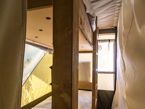 Tente en toile et en bois 5 personnes - Valkanela - Tente Safari Bella Vista + sanitaires + air conditionné (8P)