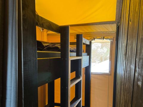 Tente en toile et en bois 5 personnes - Valkanela - Tente Safari Bella Vista + sanitaires + air conditionné (8P)