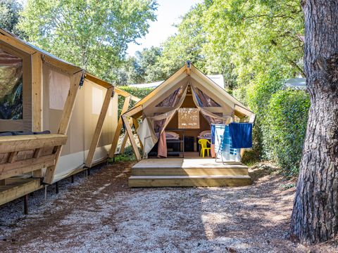 Tente en toile et en bois 5 personnes - Valkanela - Tente Safari Bella Vista + sanitaires + air conditionné (8P)