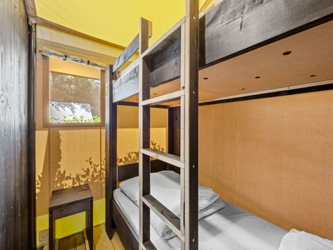 Tente en toile et en bois 5 personnes - Valkanela - Tente Safari Bella Vista + sanitaires + air conditionné (8P)