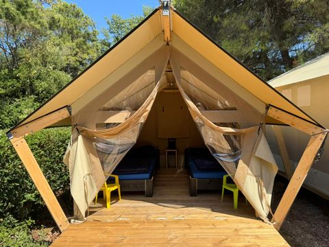 Tente en toile et en bois 5 personnes - Valkanela - Tente Safari Bella Vista + sanitaires + air conditionné (8P)