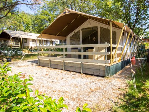 Tente en toile et en bois 5 personnes - Valkanela - Tente safari + sanitaires + climatisation (5P)