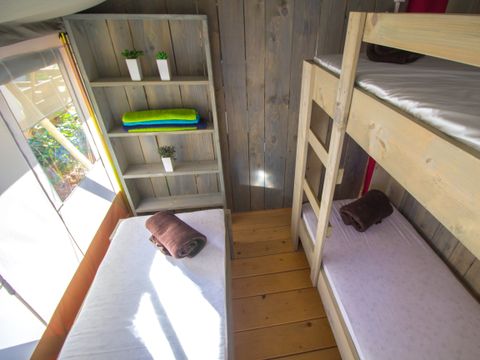 TENTE TOILE ET BOIS 5 personnes - Valkanela - Tente safari + sanitaires + climatisation (5P)