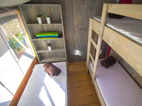 Tente en toile et en bois 5 personnes - Valkanela - Tente safari + sanitaires + climatisation (5P)