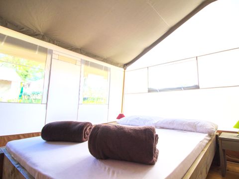 TENTE TOILE ET BOIS 5 personnes - Valkanela - Tente safari + sanitaires + climatisation (5P)
